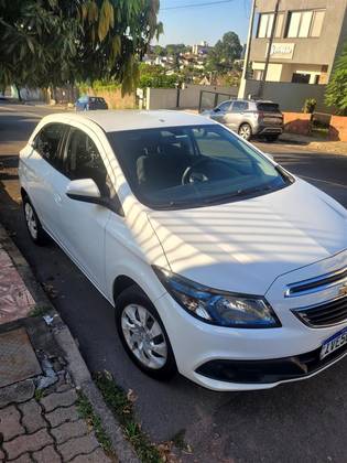 CHEVROLET ONIX 1.4 MPFI LT 8V FLEX 4P MANUAL CHEVROLET ONIX 1.4 MPFI LT 8V FLEX 4P MANUAL